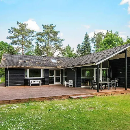 Hébergement de vacances Three-bedroom Holiday In Ebeltoft 23 *